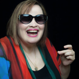 Diane Schuur smiling